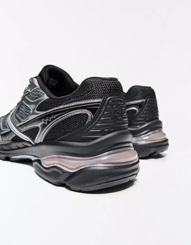 Asymmetric Sports Detail – Sneakers Asymmetric Sports Detail – Sneakers