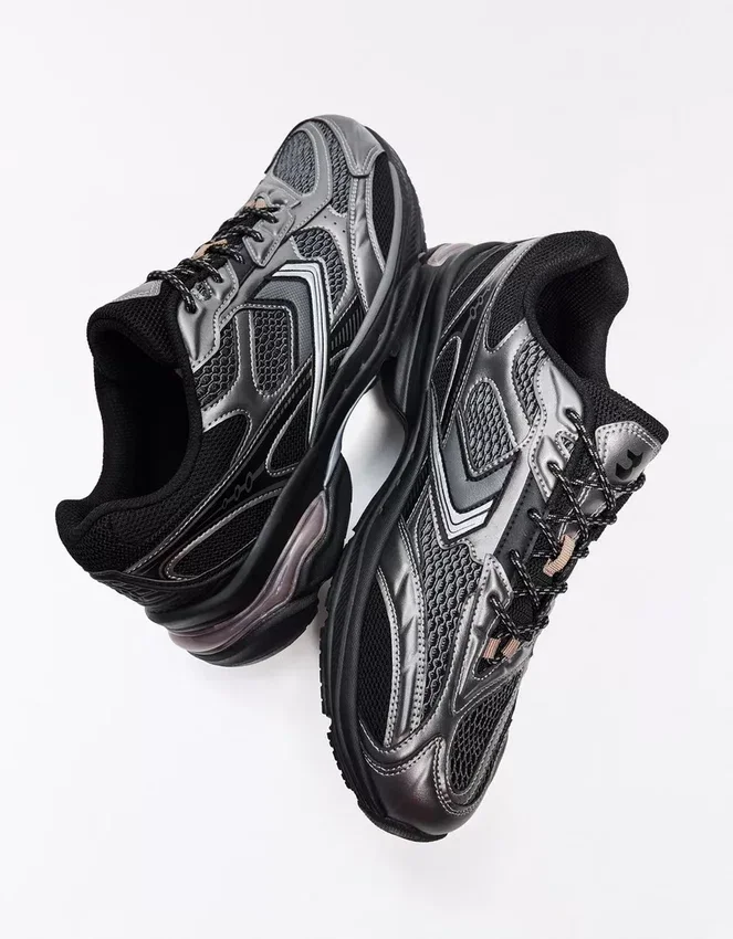 Asymmetric Sports Detail – Sneakers Asymmetric Sports Detail – Sneakers