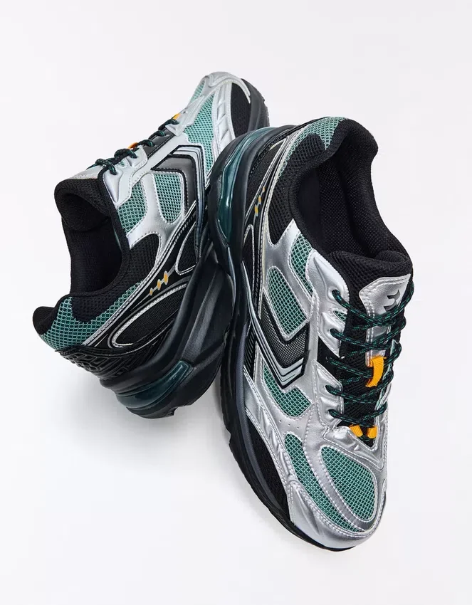 Asymmetric Sports Detail – Sneakers Asymmetric Sports Detail – Sneakers