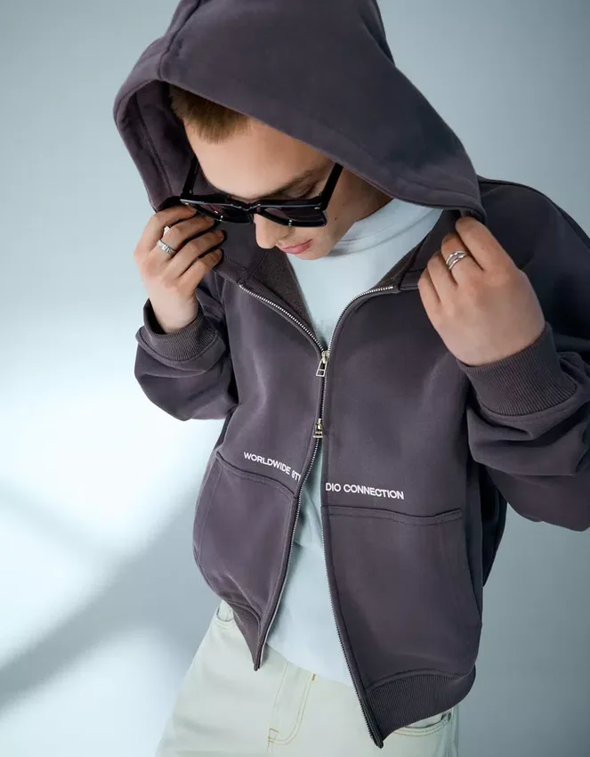 Cropped Boxy Fit Zip-Up Sweatshirt with Print – Sweatshirts & Hoodies Cropped Boxy Fit Zip-Up Sweatshirt with Print – Sweatshirts & Hoodies