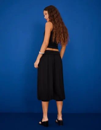 drop crotch capris 2 1 330x423 - Drop Crotch Capris
