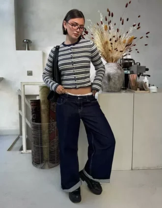 Low-Rise Wide-Leg Jeans