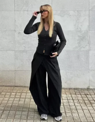 Pleated Trousers with Double Button Pleated Trousers with Double Button