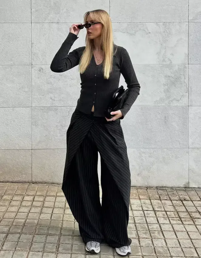 Pleated Trousers with Double Button Pleated Trousers with Double Button