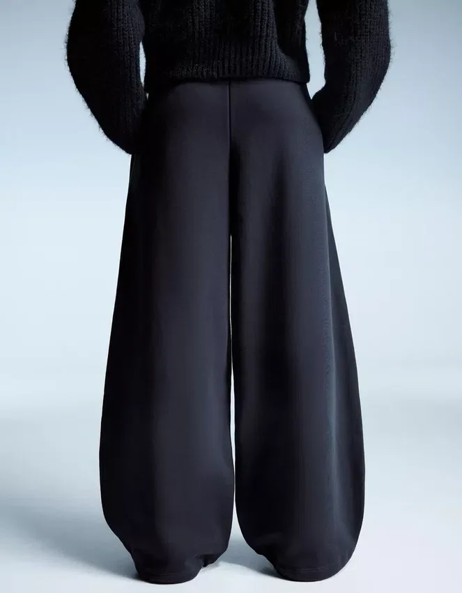 Plush Barrel Trousers with Stoppers Plush Barrel Trousers with Stoppers