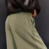 Plush Barrel Trousers with Stoppers – Pants