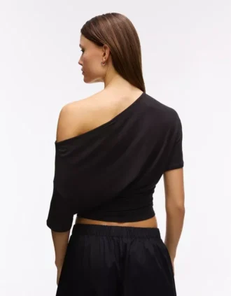Short Sleeve Asymmetric T-Shirt – T-Shirts – Women