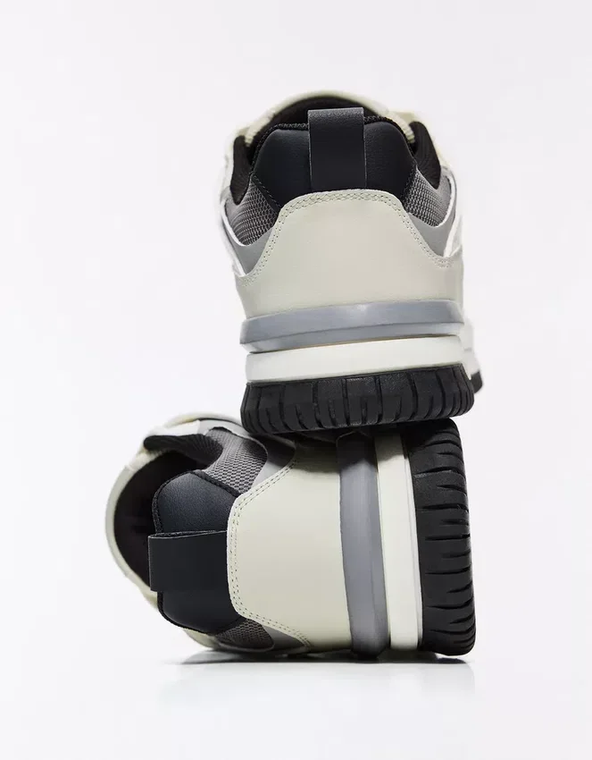 Voluminous Sneakers with Pieces – Trainers Voluminous Sneakers with Pieces – Trainers