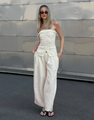Wide-Leg Low-Rise Darted Jeans