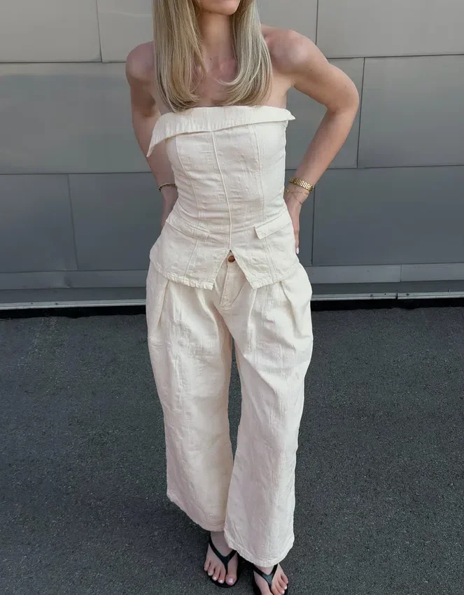 Wide-Leg Low-Rise Darted Jeans Wide-Leg Low-Rise Darted Jeans