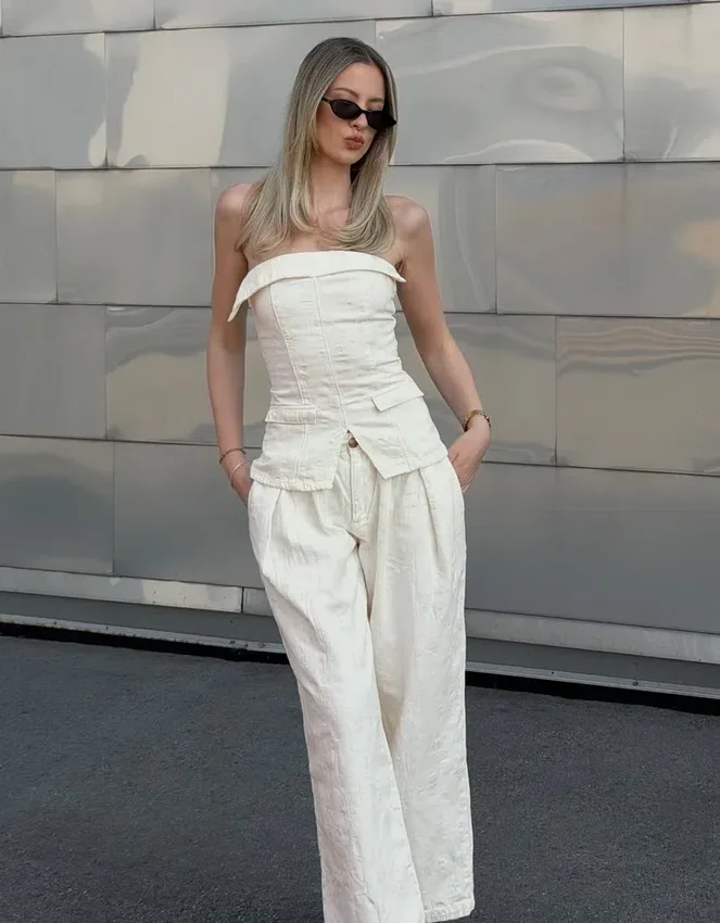 Wide-Leg Low-Rise Darted Jeans Wide-Leg Low-Rise Darted Jeans