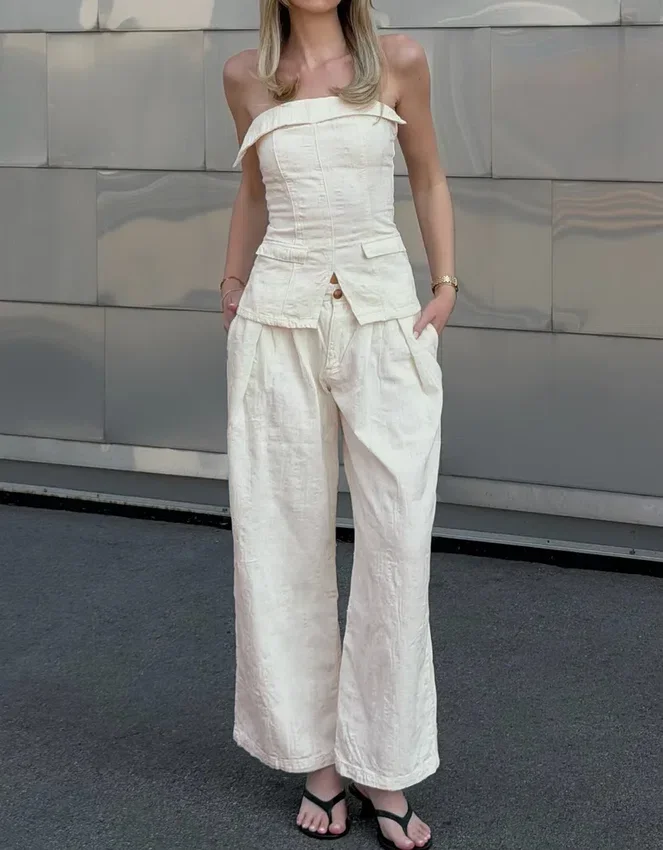 Wide-Leg Low-Rise Darted Jeans Wide-Leg Low-Rise Darted Jeans