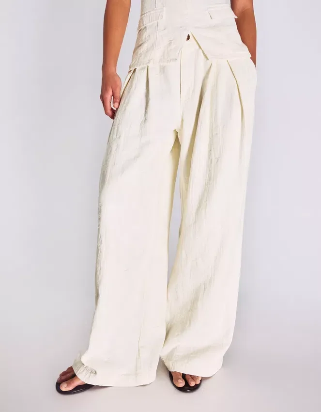 Wide-Leg Low-Rise Darted Jeans Wide-Leg Low-Rise Darted Jeans
